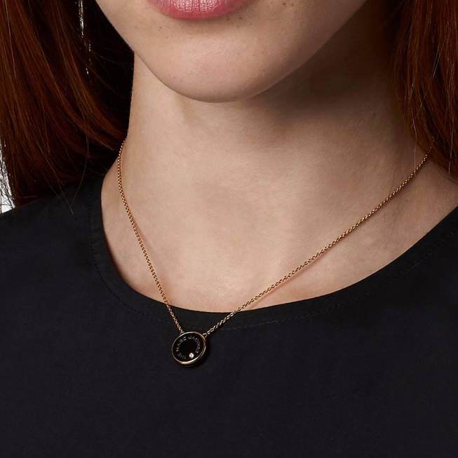 dk Marc Jacobs medaljonvedhænget creme/guld 402Z419